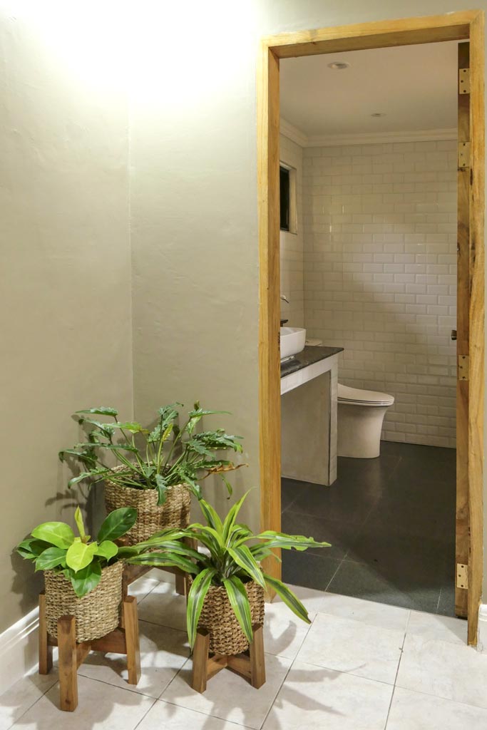 Livingroom, Bathroom  / WC